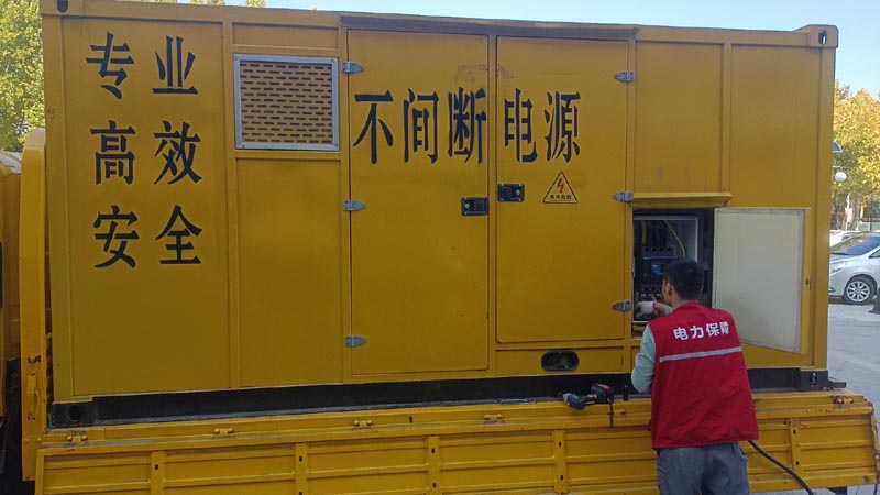 港北柴油发电机组和UPS电源配合使用时，如何避免切换过程中的电力中断？